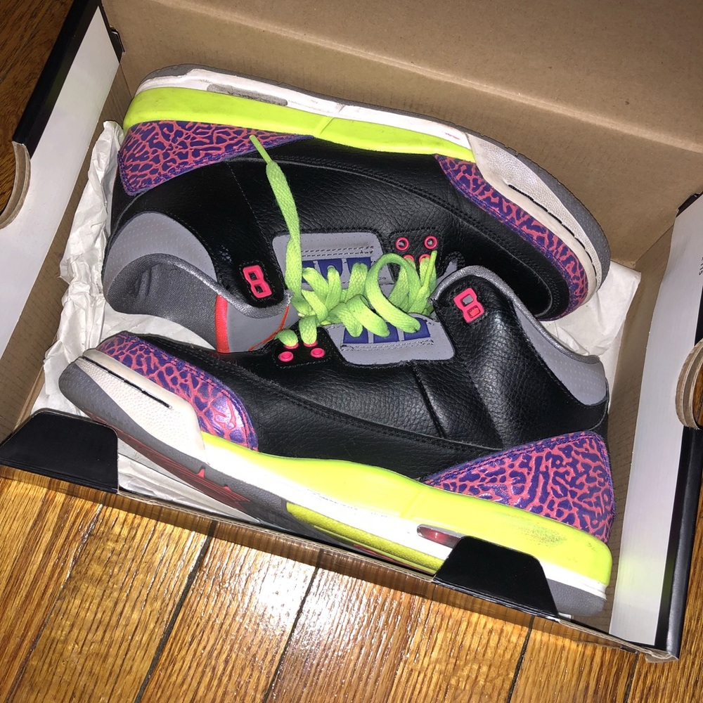 Air Jordan 3s. Size: 6.5 Youth